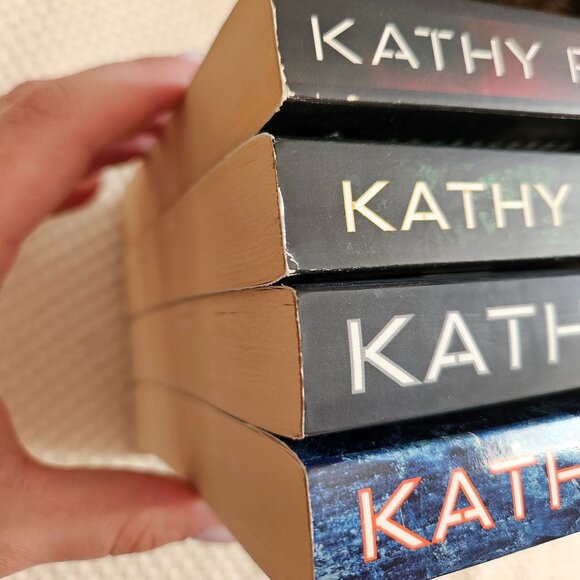 Kathy Reichs - 206 Bones, Devil Bones, Bones to Ashes, Break no Bones -Paperback - Picture 8 of 11